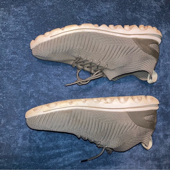 Pull-On Stretch Sneakers - Picture 4 of 8